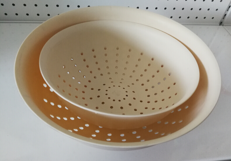 Bowl with sieve